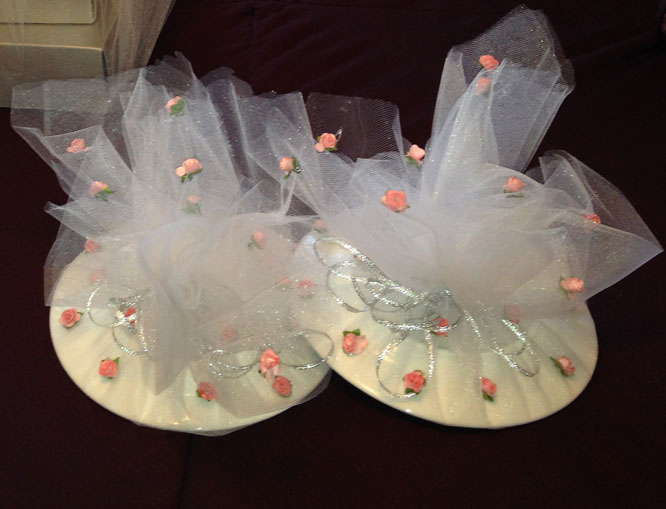 Armenian wedding tradition: breaking plate